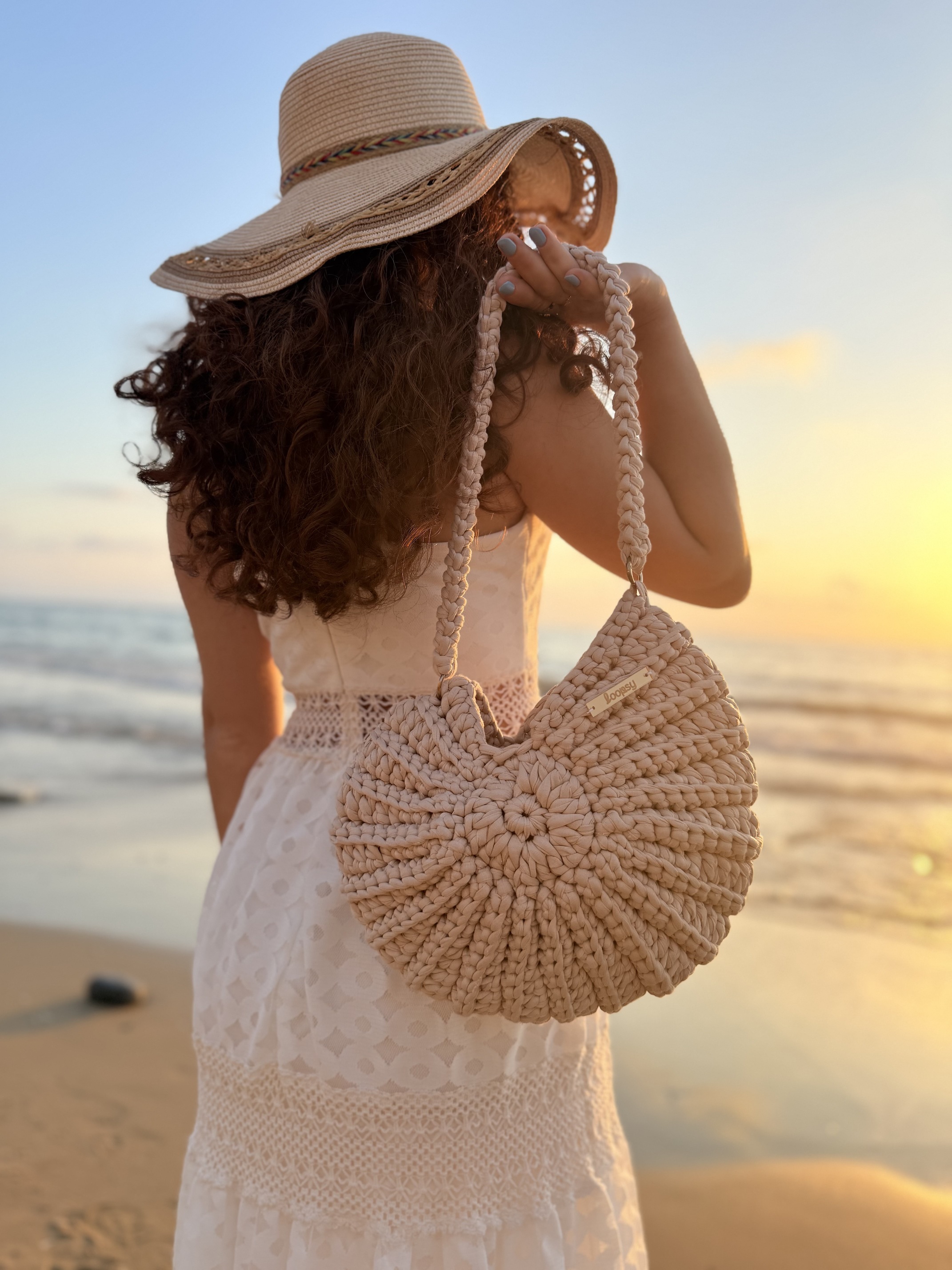Moon – Beige